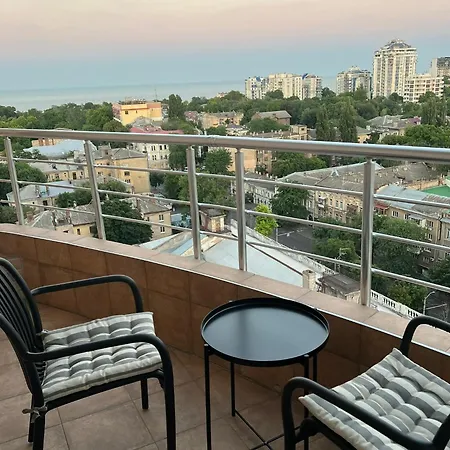 современная с видом на море рядом с парком шевченко, тихий центр, ланжерон * 敖德萨