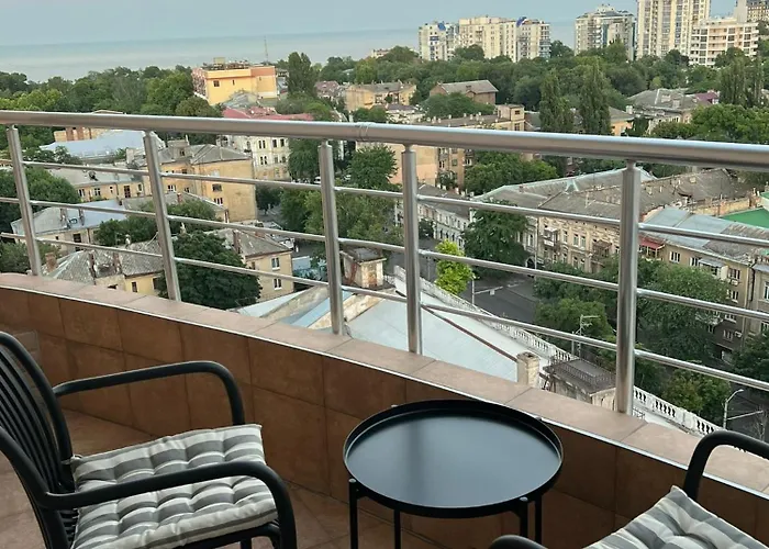 современная с видом на море рядом с парком шевченко, тихий центр, ланжерон * Odessa