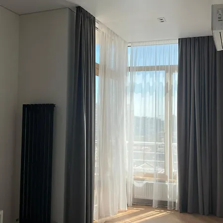 Apartamento современная с видом на море рядом с парком шевченко, тихий центр, ланжерон